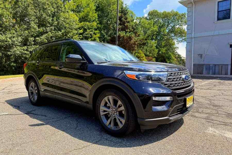 Luxury SUV car service in New Jersey, offering a comfortable and stylish ride<br />
