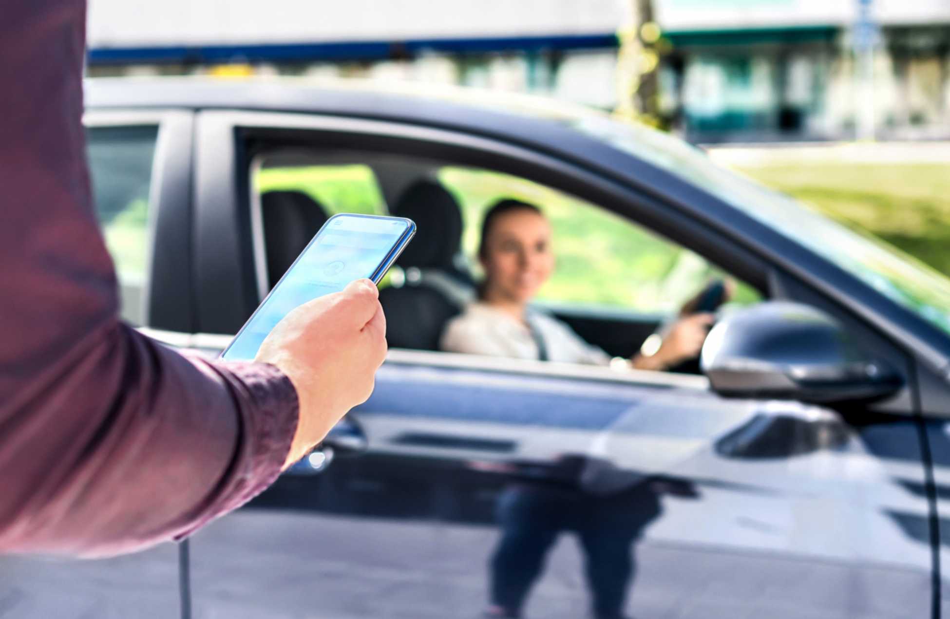 Airport pickup scene in New Jersey with rideshare service